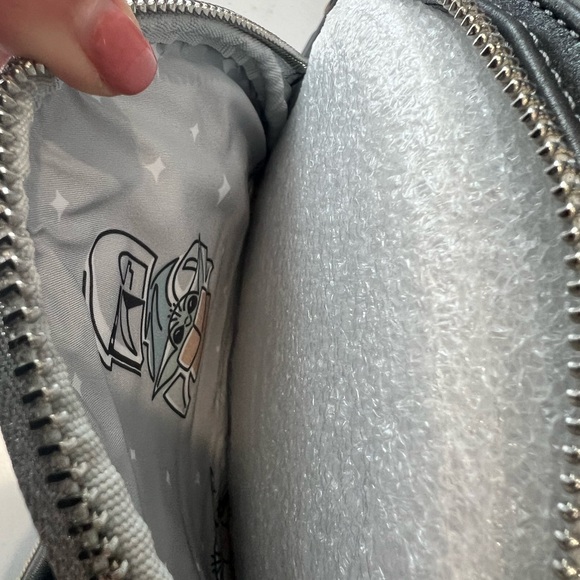 Grogu & Mandalorian Glow in the Dark Loungefly - Picture 3 of 14